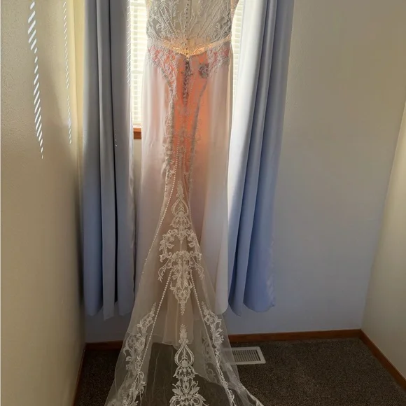 Pronovias Barcelona Cream Lace with Intricate Patterns - Picture 5 of 16